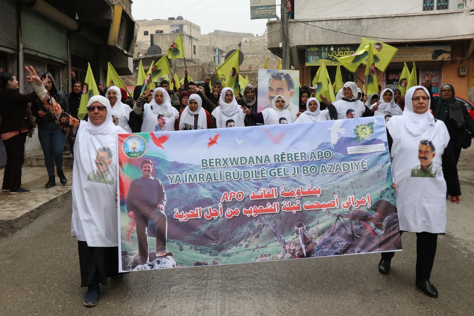 ​​​​​​​Şêniyên taxên Şêxmeqsûd û Eşrefiyê tecrîda li ser rêber Ocalan şermezar kir