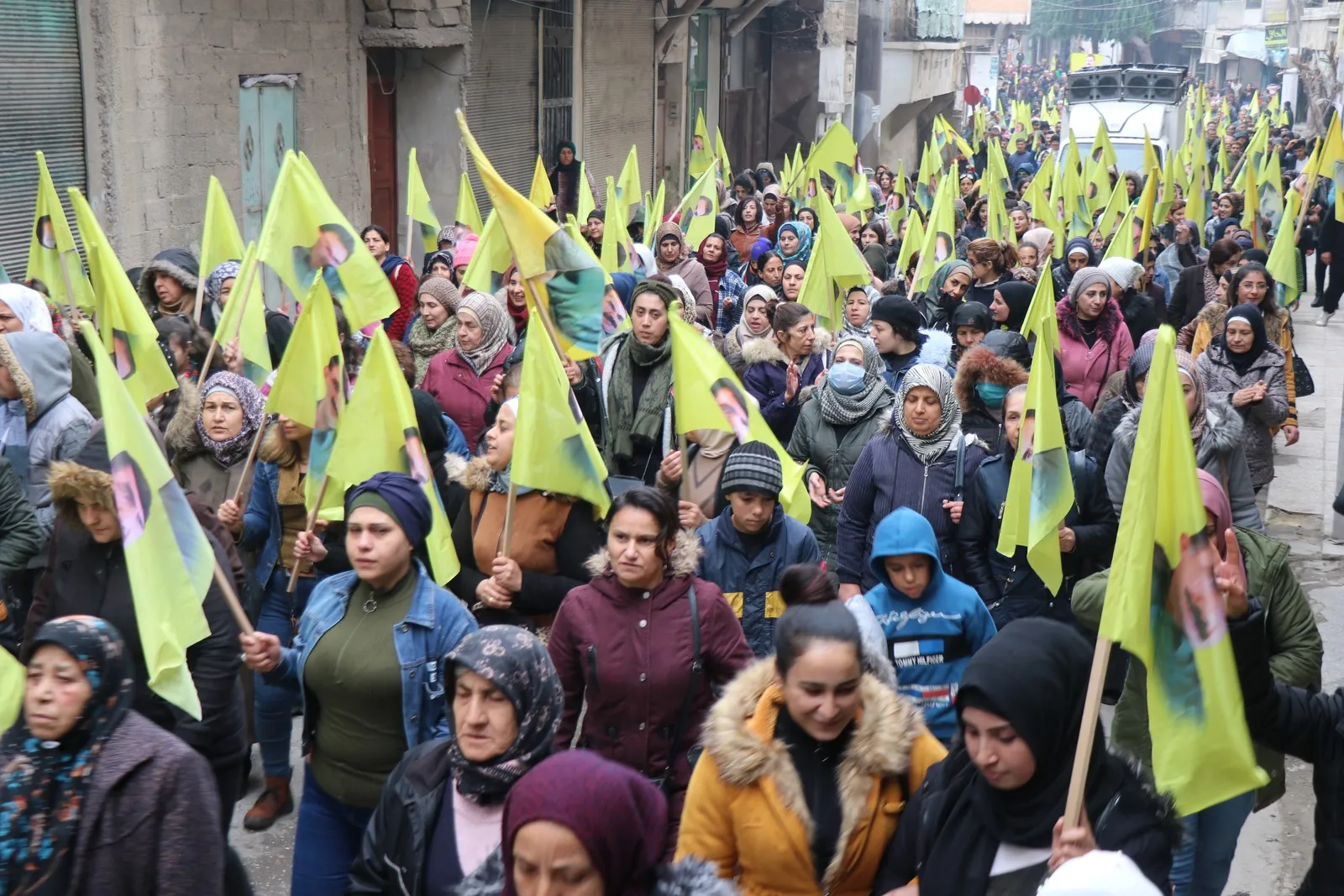 ​​​​​​​Şêniyên taxên Şêxmeqsûd û Eşrefiyê tecrîda li ser rêber Ocalan şermezar kir