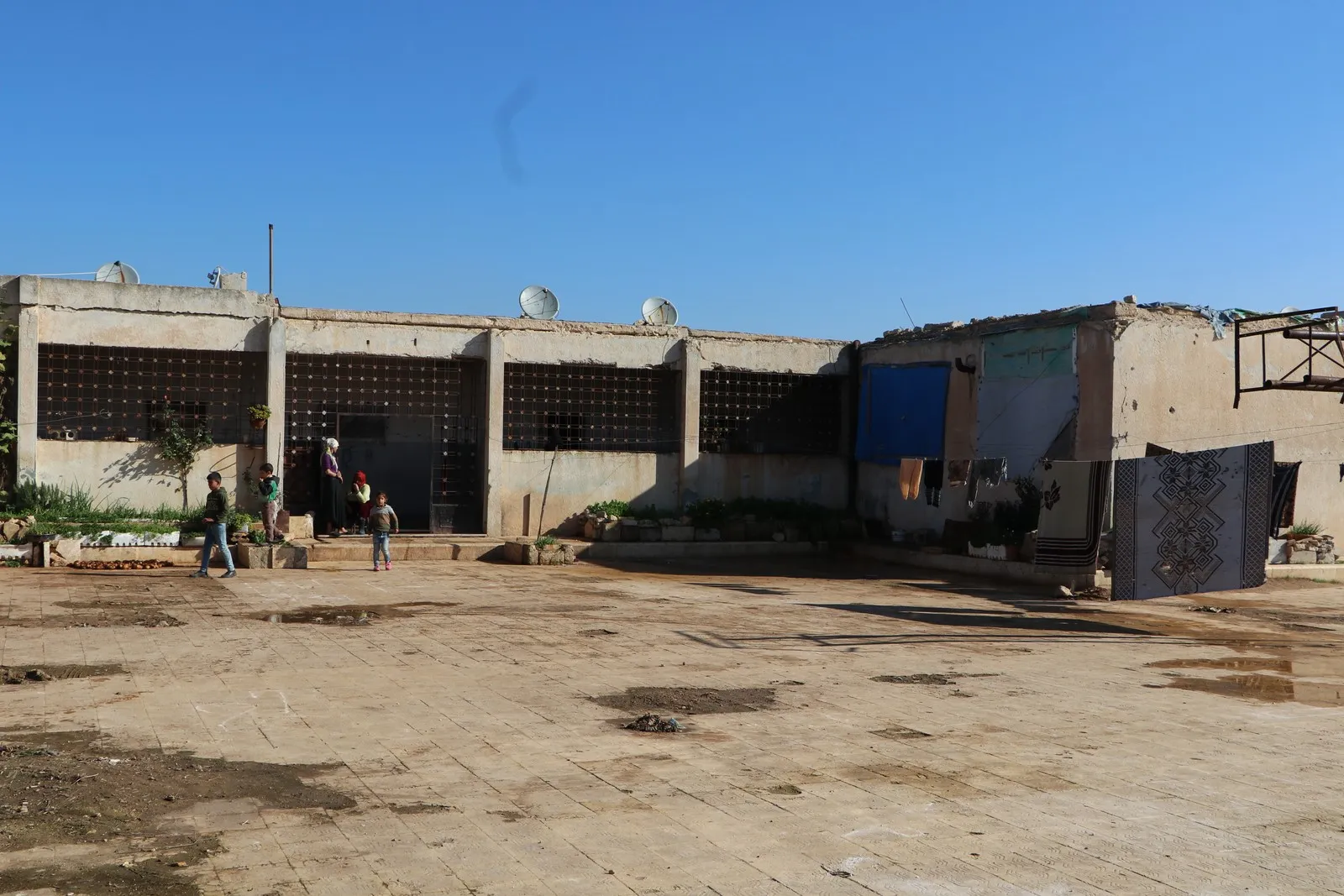 Ji ber dorpêçê 15 malbatên koçber di xeteriyê de ne