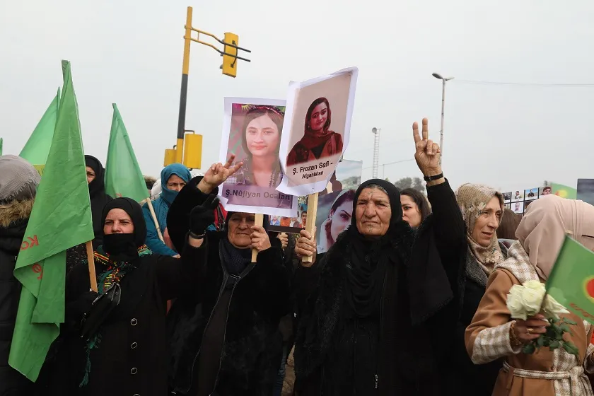 ​​​​​​​Ji bo piştgiriya serhildana li Îranê û şermezarkirina komkujiya Parîsê ya duyemîn çalakî