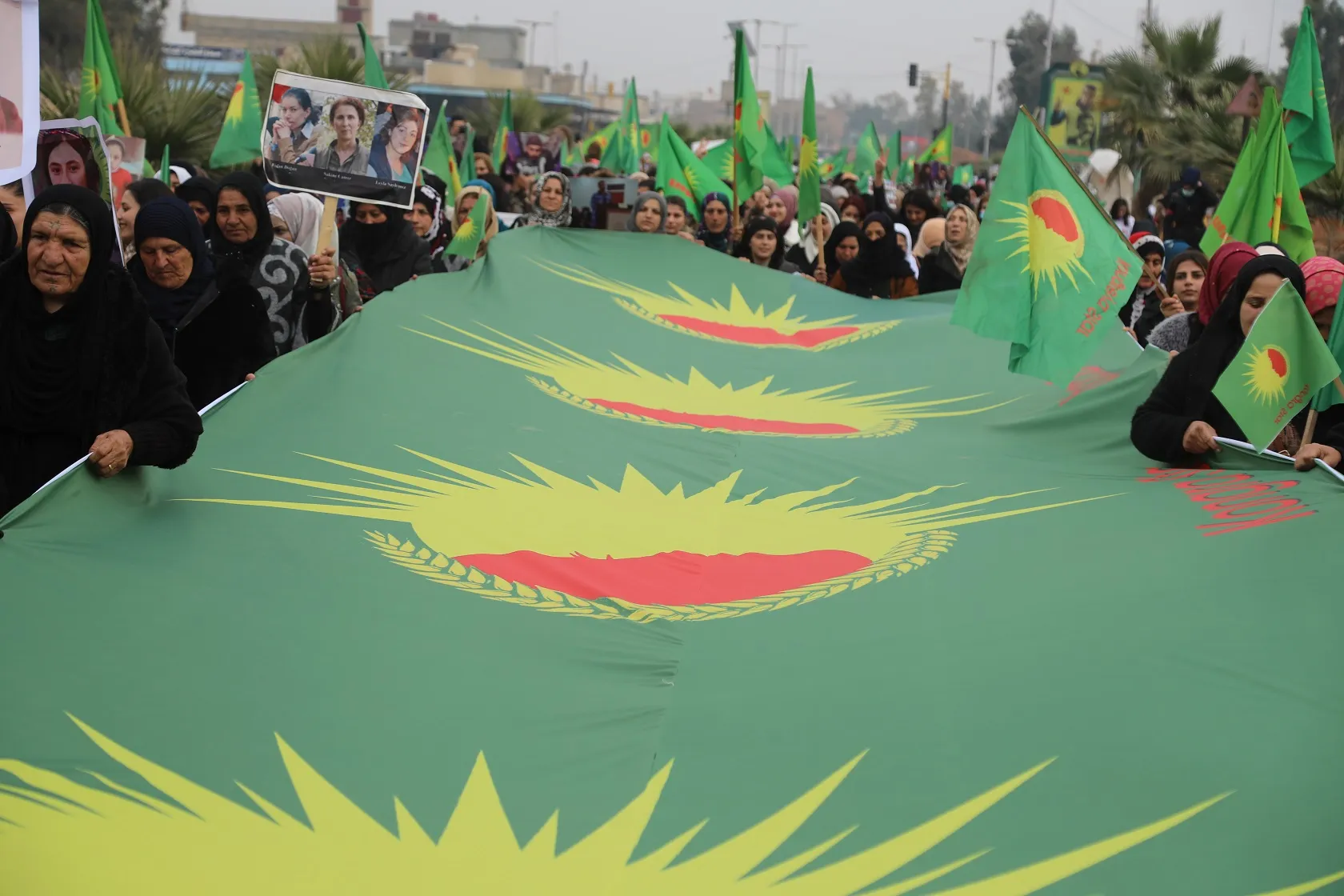 ​​​​​​​Ji bo piştgiriya serhildana li Îranê û şermezarkirina komkujiya Parîsê ya duyemîn çalakî