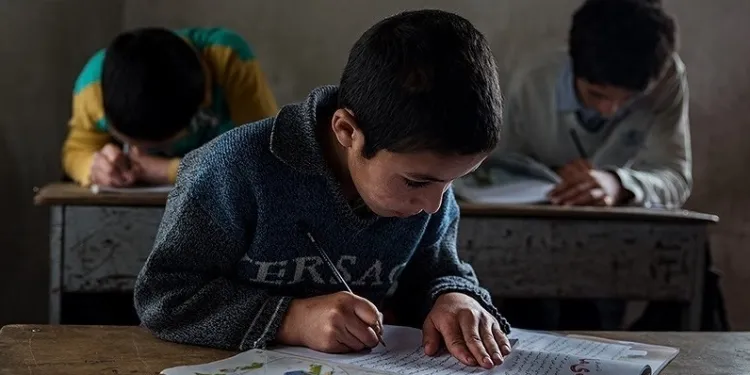 Sala borî li Îranê û Rojhilat 900 hezar xwendekarî dev ji xwendinê berda