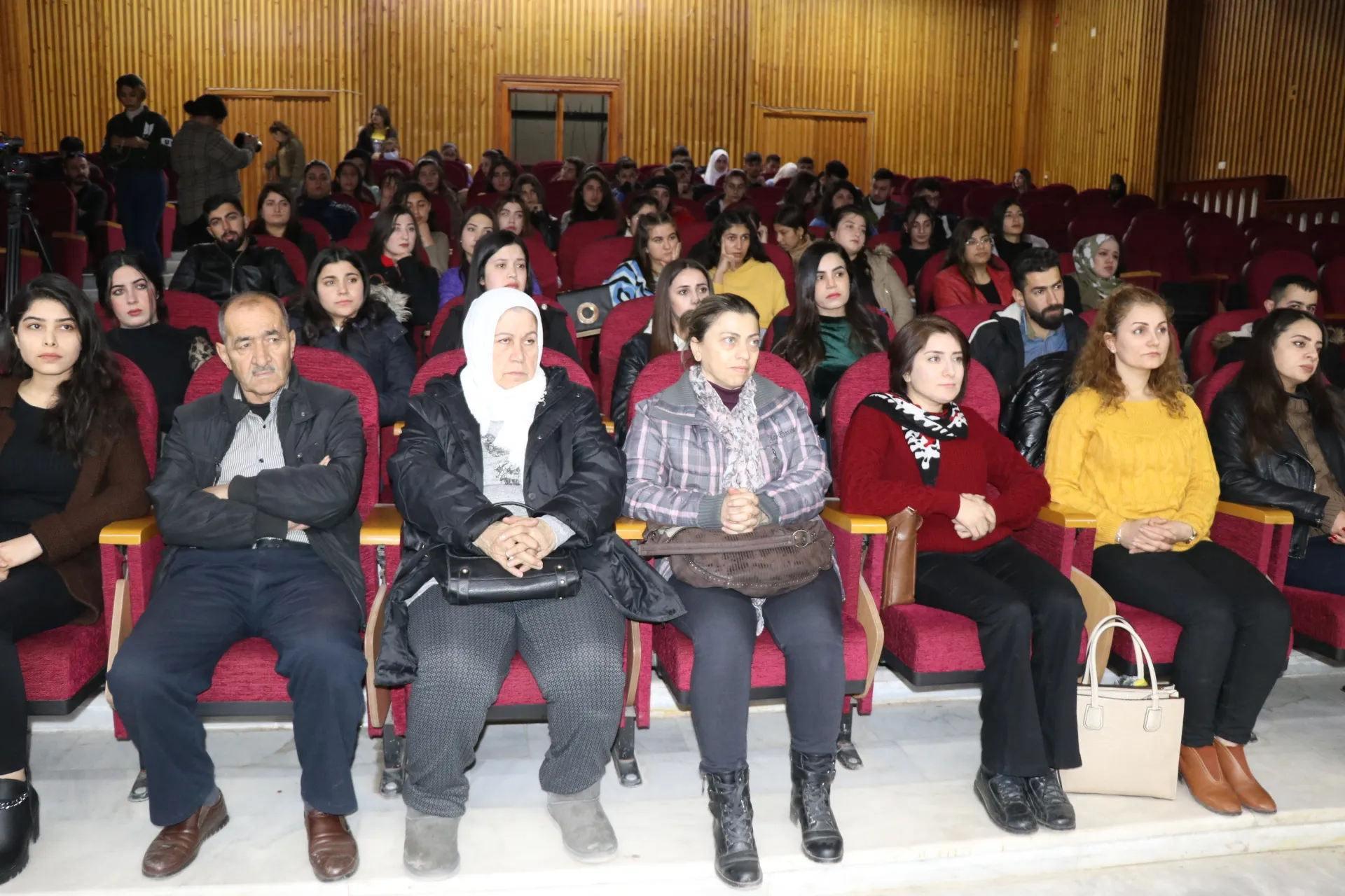 Xwendekarên Zanîngeha Rojava têkildarî Efrînê panelek li dar xist