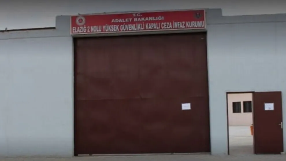 Gardiyanan êşkence li 15 girtiyan kirin