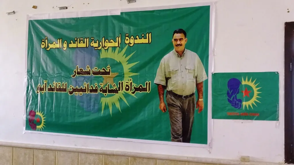 `Jinên ciwan fedaî Rêber APO ne` navnîşana panela jinên ciwan bû