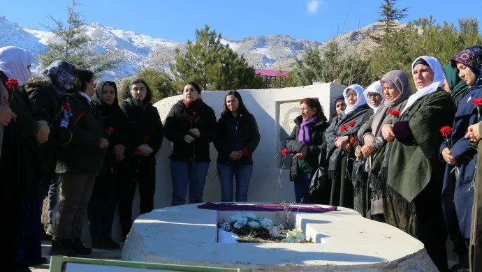 Fîdan Dogan li ser gora xwe hat bibîranîn