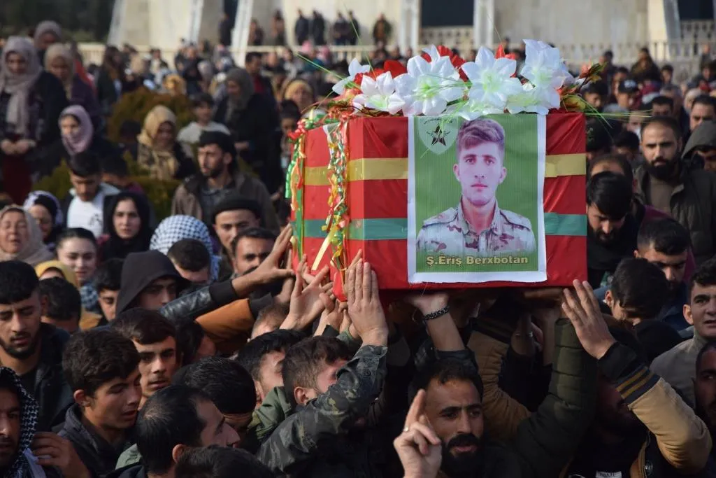 ​​​​​​​Cenazeyê şehîd Êrîş hat veşartin, şehîd Arvîn hat bîranîn