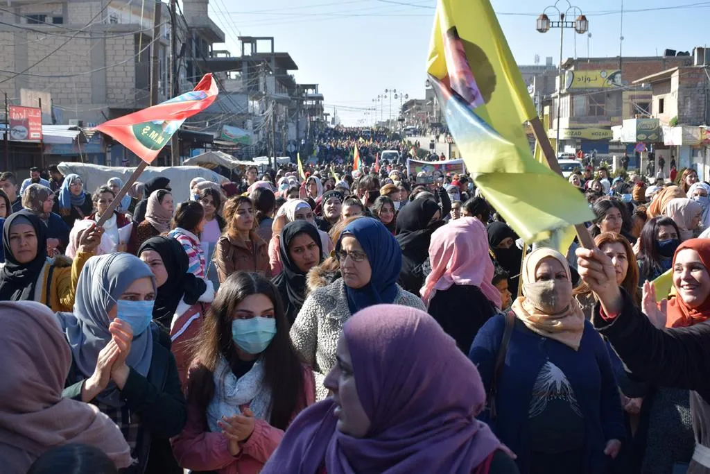 Li Qamişlo bi hezaran kesî êrişên li ser Efrînê û Girtîgeha Sînaa şermezar kirin