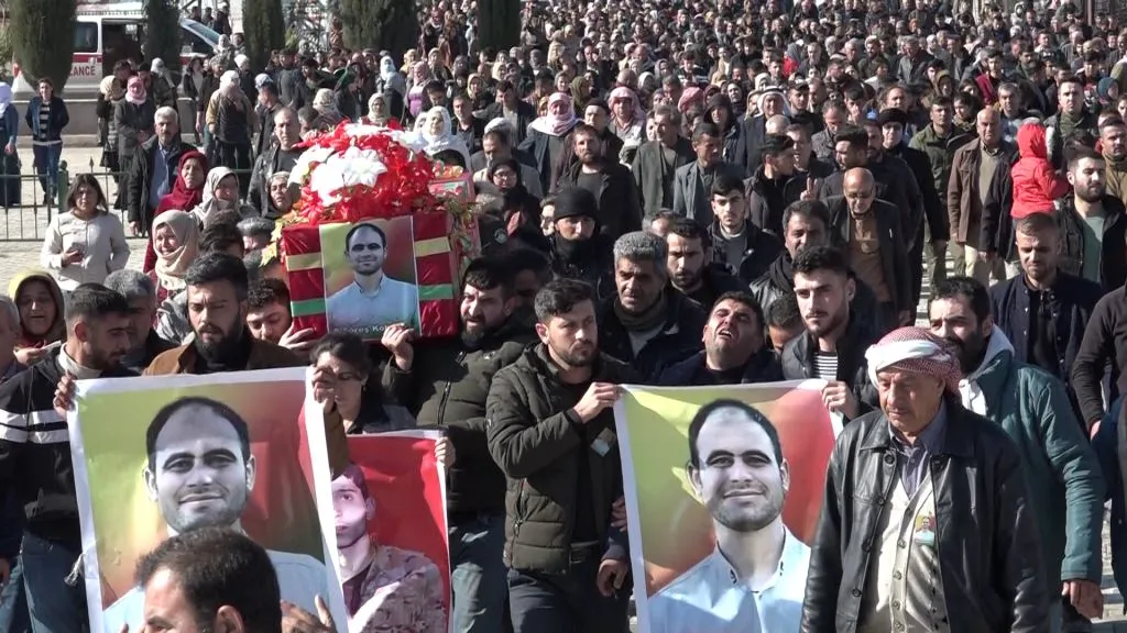 Li Kobanê ji bo 2 şehîdan merasîmek hat lidarxistin