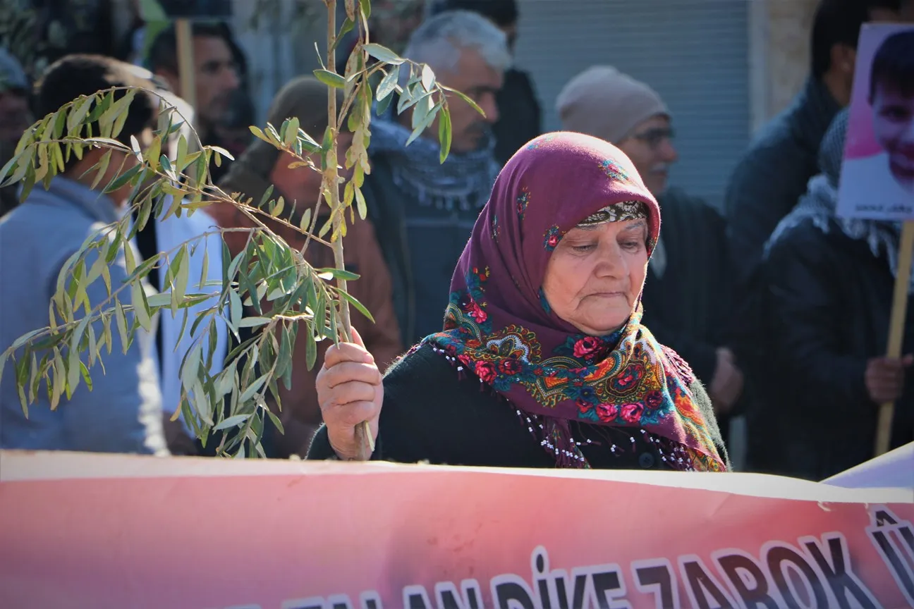 ​​​​​​​Li Şehbayê meşa girseyî: Heta rizgarkirina Efrînê em ê li ber xwe bidin