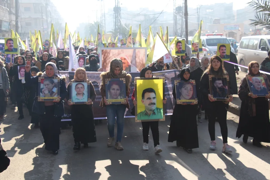 Şêniyên Bakur û Rojhilatê Sûriyê şehîdên komkujiya Parîsê bi bîr anîn