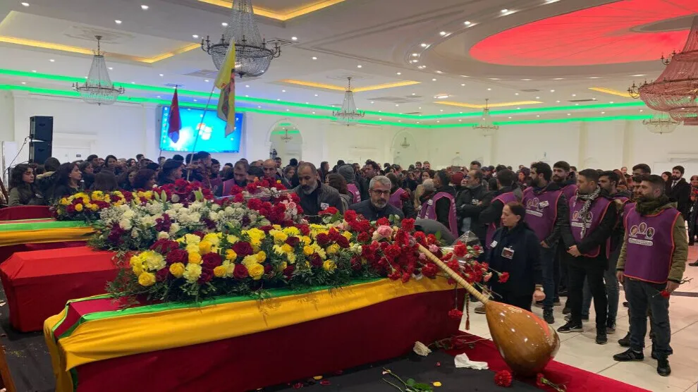 Kurdistaniyan şehîdên Komkujiya Duyem a Parîsê bi rê kirin