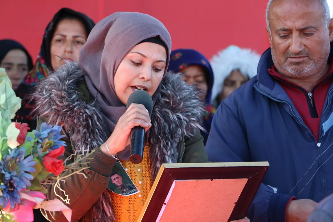 Şêniyên Herêma Efrînê cenazeyê şehîd Şêrhat oxir kir