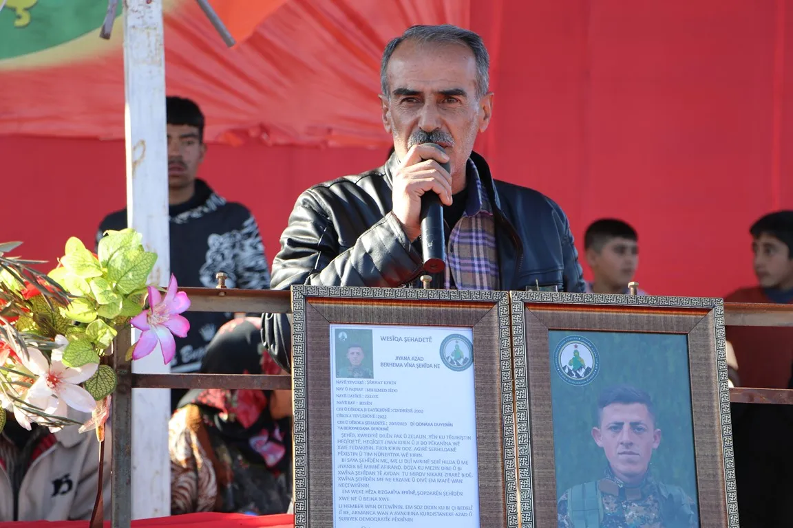 Şêniyên Herêma Efrînê cenazeyê şehîd Şêrhat oxir kir