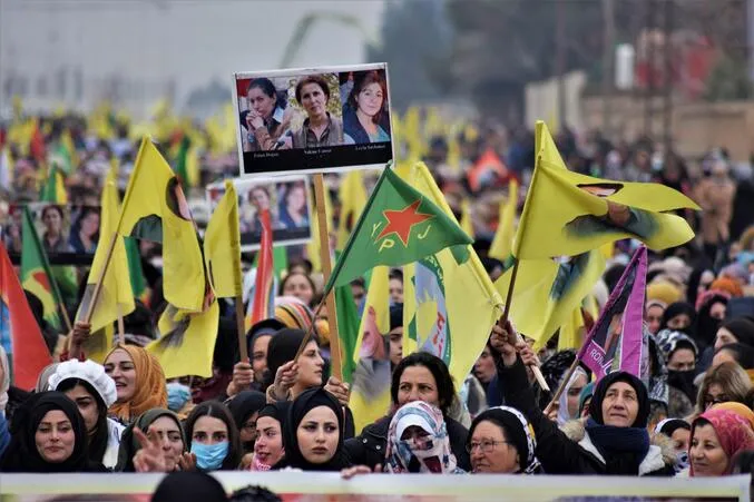 Bi wêneyan xwepêşandanên li dijî komkujiyên Parîsê