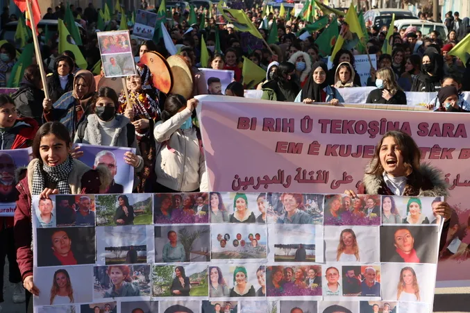 Bi wêneyan xwepêşandanên li dijî komkujiyên Parîsê