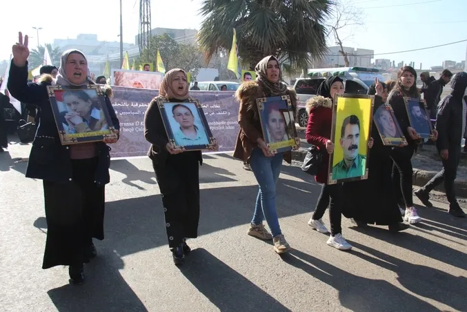 Bi wêneyan xwepêşandanên li dijî komkujiyên Parîsê