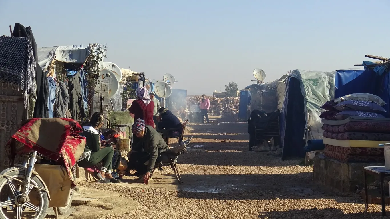 ​​​​​​​Koçberên Efrînê: Divê hikumeta Şamê dawî li dorpêçê bîne