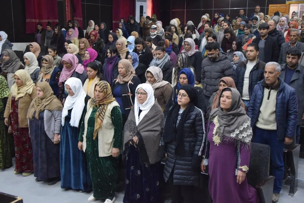 ​​​​​​​Şêniyên Herêma Firatê şehîdên komkujiya Parîsê ya yekemîn bi bîr anîn
