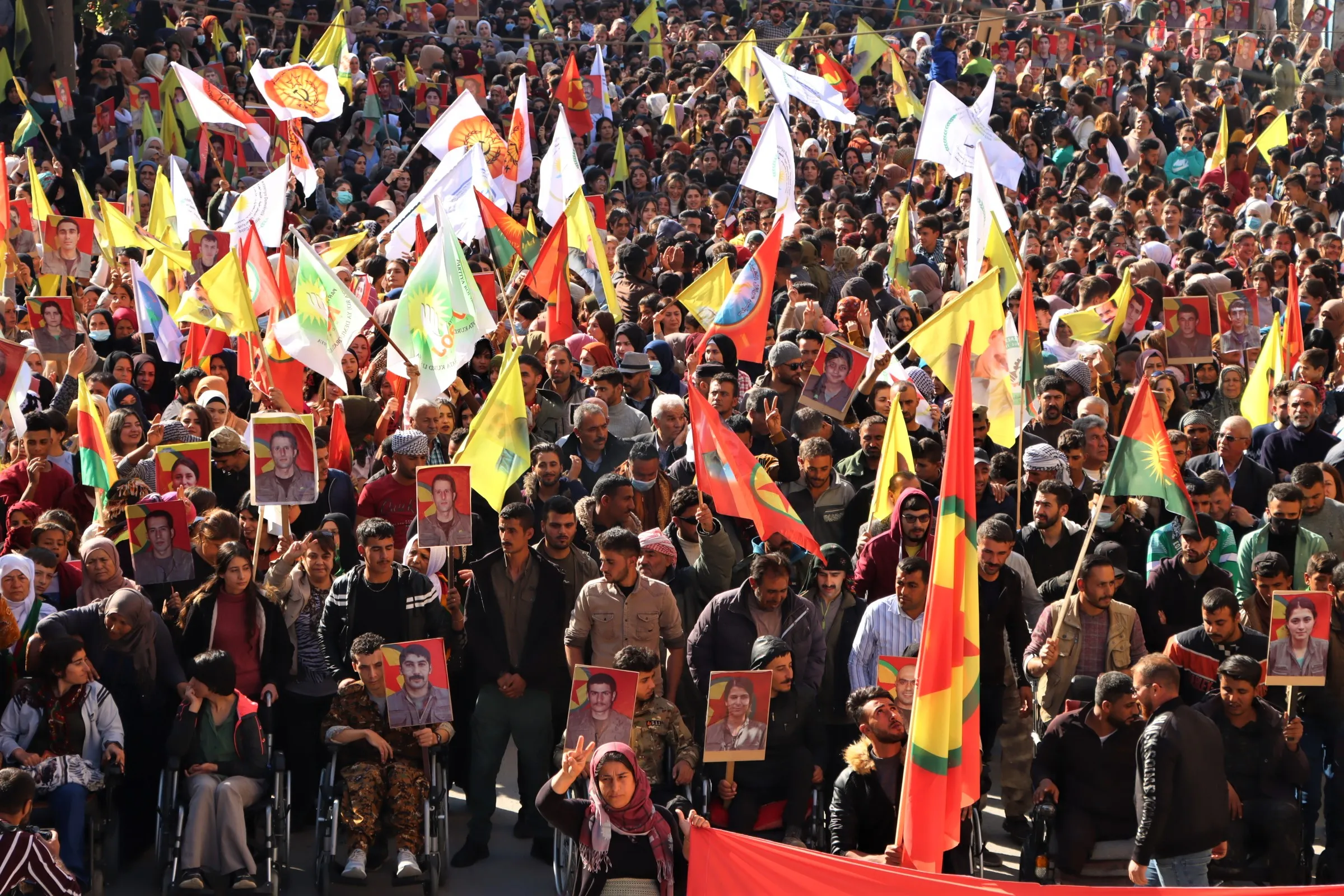 ​​​​​​​′Em ê bi şerê gel ê şoreşgerî tevahî êrişan têk bibin′