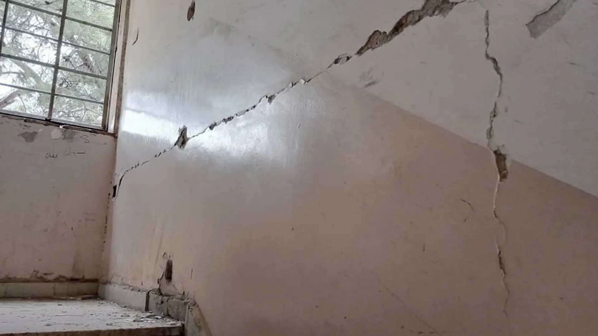 Ji ber erdhejê 13 dibistanên li Kobanê zirar dîtine