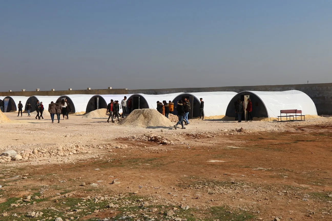 ​​​​​​​Xwendekarên li Şehbayê dê di bin konan de perwerdeyê temam bikin