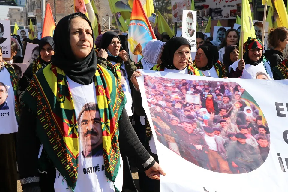 ​​​​​​​Meşên dijî komployê li 6 bajar û navçeyên herêmên Cizîrê û Firatê dest pê kirin