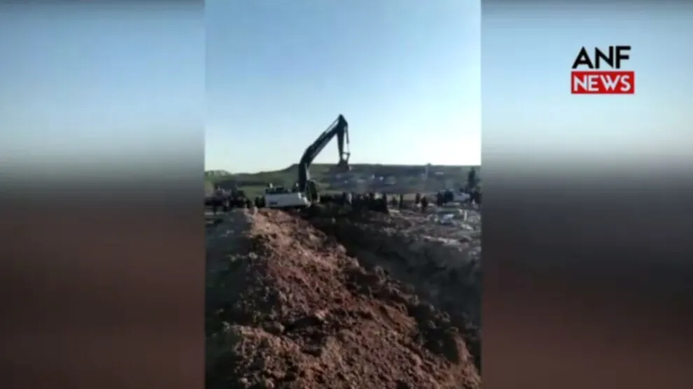 Li Semsûrê cenazeyan bi komî binax dikin