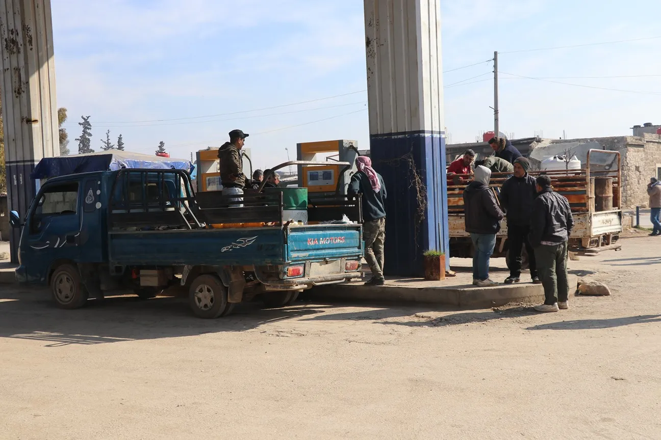 Mazot li koçberên Efrînê û şêniyên Şehbayê tê belavkirin
