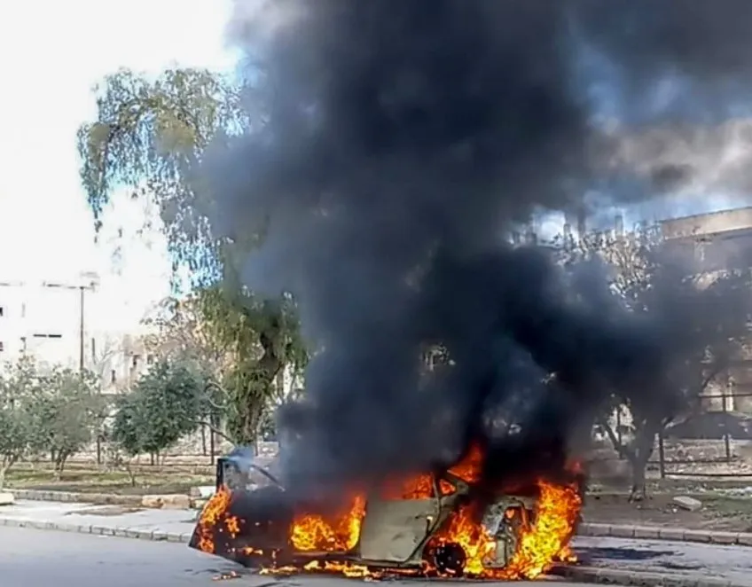 Li Derayê erebeyek bombebarkirî teqiya; kuştî û birîndar hene