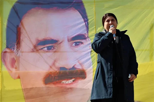 Dengê bi deh hezaran kesî li hemberî komployê bilind bû-HATE NÛKIRIN