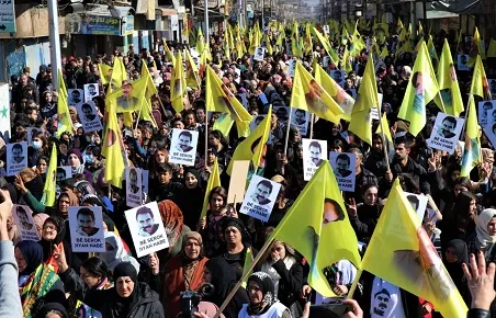 Dengê bi deh hezaran kesî li hemberî komployê bilind bû-HATE NÛKIRIN