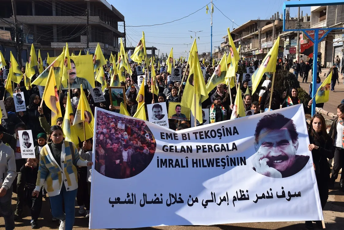 Dengê bi deh hezaran kesî li hemberî komployê bilind bû-HATE NÛKIRIN