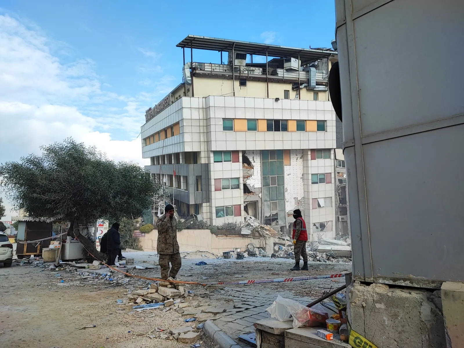‘Dewleta Tirk çete û cerdevanan dişîne Îskenderûnê’
