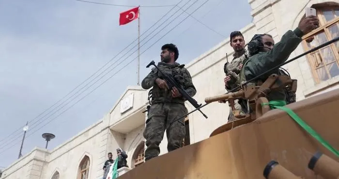 Çete nahêlin mexdûrên erdhejê biçin herêmên Rêveberiya Xweser