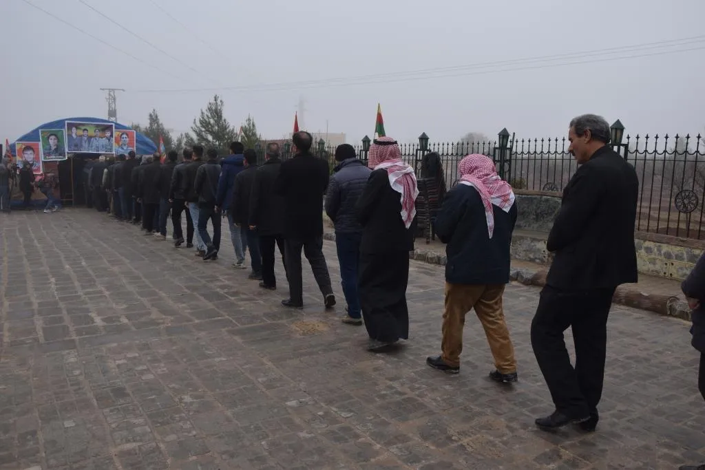 Şêniyên Kobanê sersaxî da malbatên şehîd Mizgîn Botan, Dîcle Rohat û Andok Serhed