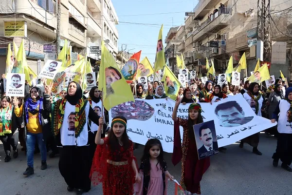 Bertekên şêniyên Qamişloyê yên li dijî Komploya Navneteweyî