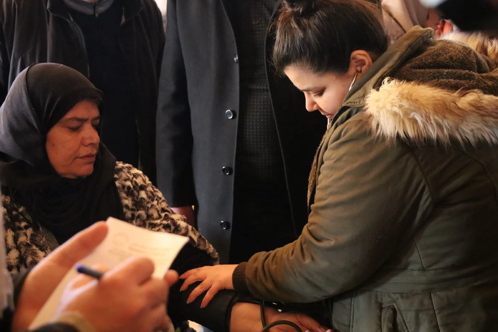 ​​​​​​​Li Şêxmeqsûd û Eşrefiyê alîkariyê didin kesên ji erdhejê zirar dîtine