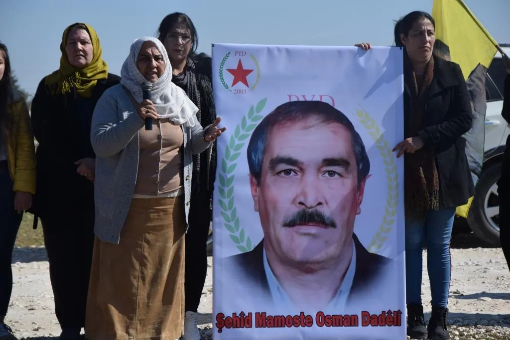 Şêniyên Kobanê şehîd Osman Dadalî bi bîr anî
