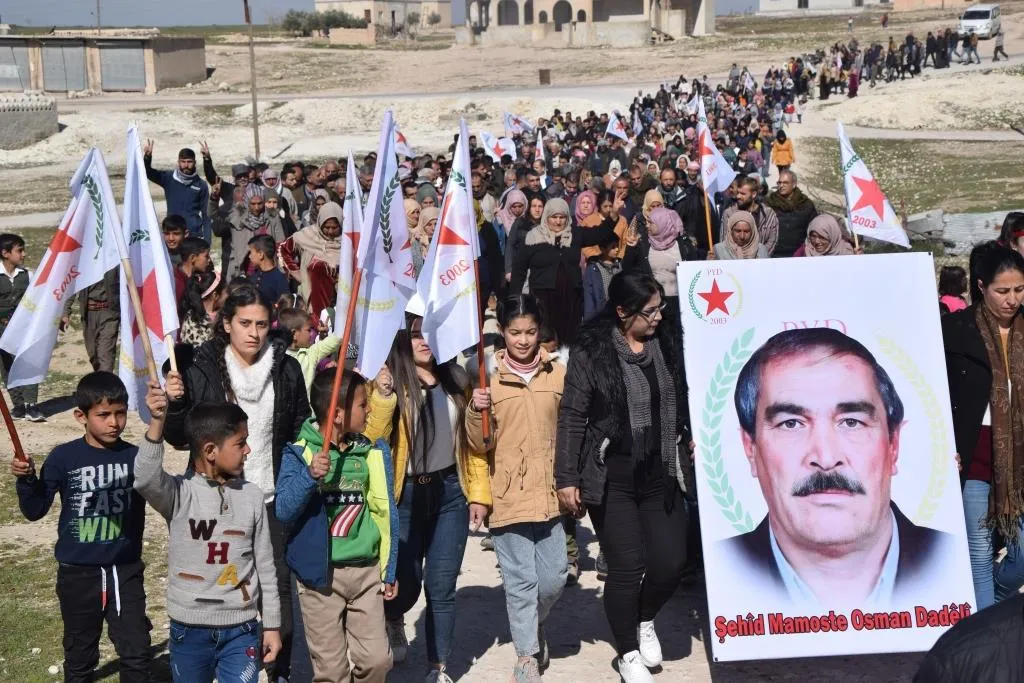 Şêniyên Kobanê şehîd Osman Dadalî bi bîr anî