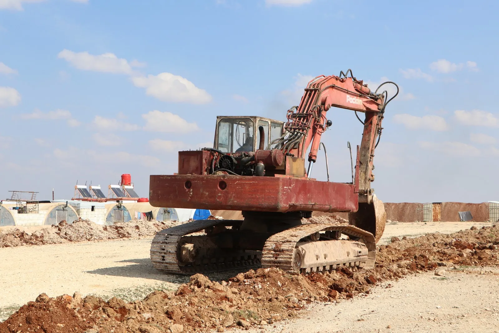​​​​​​​Li Kampa Serdemê 300 kon ji şêniyên Helebê re hatin vedan