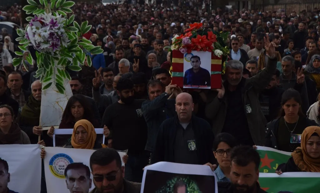 Cenazeyê Hemze Kobanê hat veşartin û şehîd Aljîn hat bibîranîn