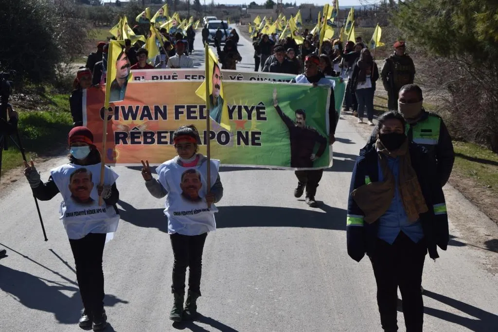 Meşa Ciwanan ber bi navçeya Şêran a rojhilatê Kobanê berdewam e