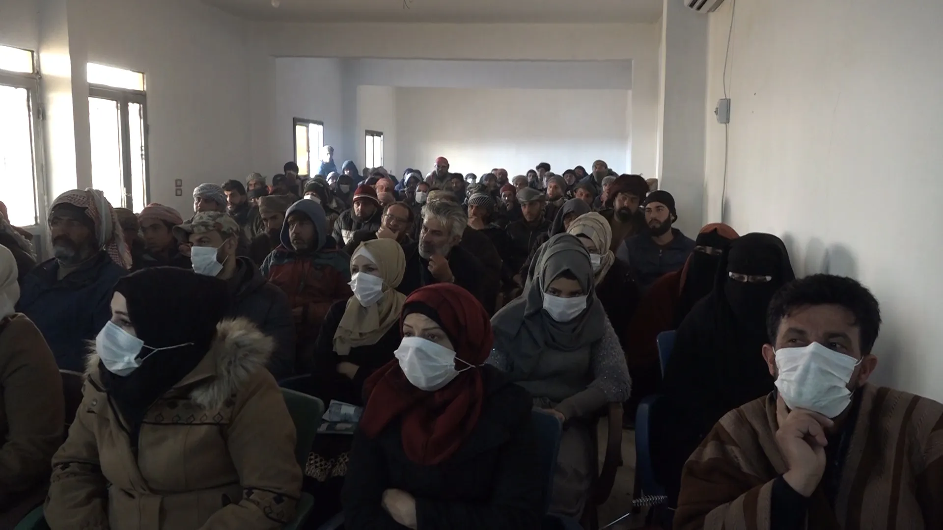 Der barê Komploya Navneteweyî de li Dêrazorê semîner