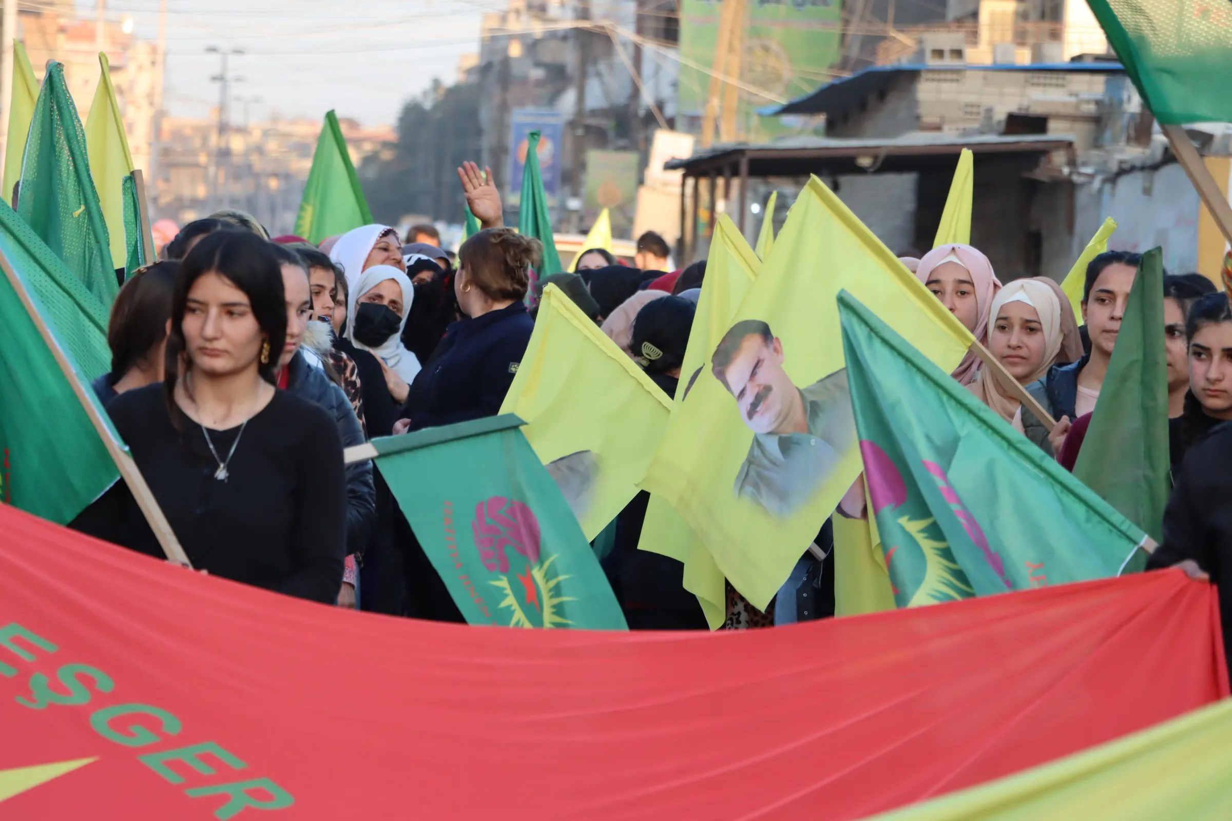Ciwanan ji bo azadiya fîzîkî ya Rêber Ocalan meşiyan