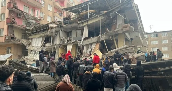 Hejmara qurbanên erdhejê zêde bû: 16 hezar û 170 kesan jiyana xwe ji dest dane