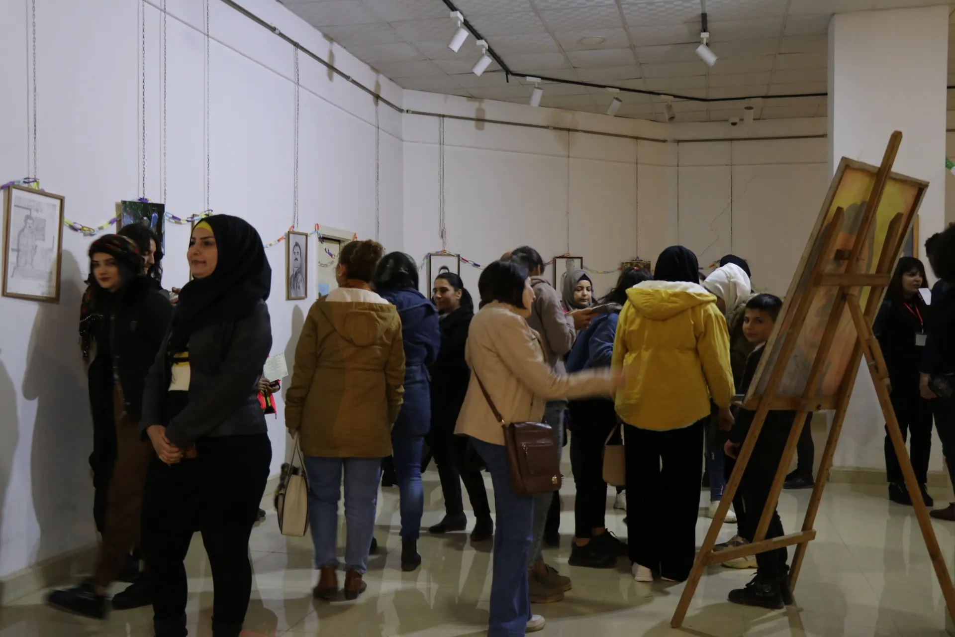 Pêşangeha wêneyên Rêber Apo bi destên zarokan
