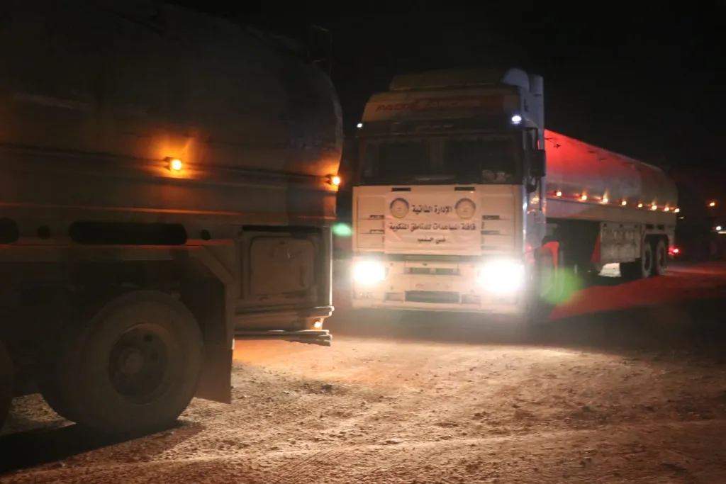 Karwanê alîkariyan di deriyê Tayiheyê re ber bi Helebê bi rê ket
