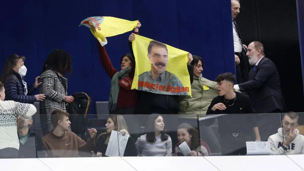 ​​​​​​​Ciwanên Kurd ketin Parlementoya Ewropayê: Sebra me nema!