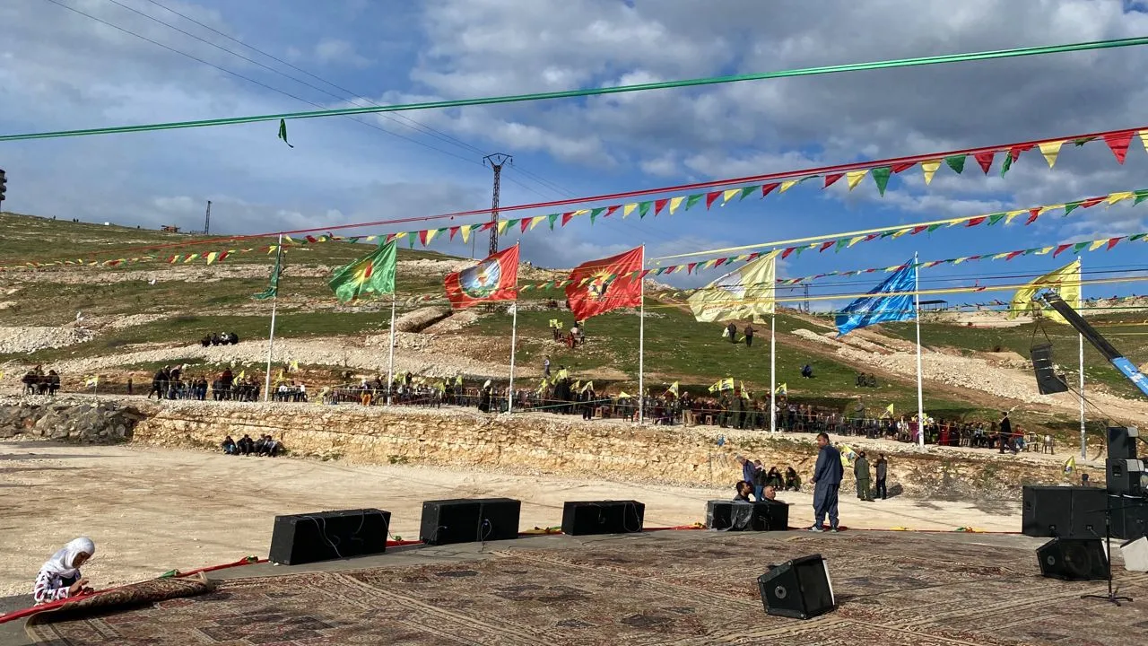 ​​​​​​​Gelên Bakûr û Rojhilatê Suriyê diherikin qadên Newrozê